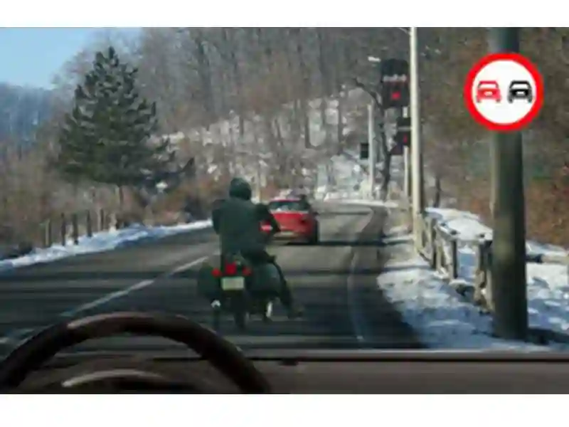 Este corect să depășești motocicleta din fața ta?