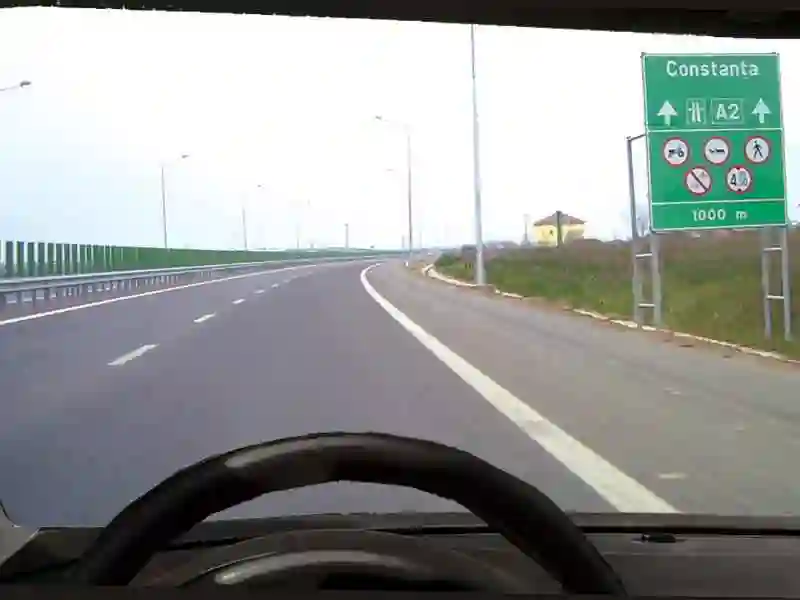 Viteza maximă autorizată pe autostrăzi pentru autovehiculele din categoriile A și B este de: