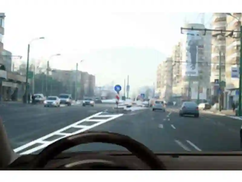 Este permis virajul la stânga în acest loc?