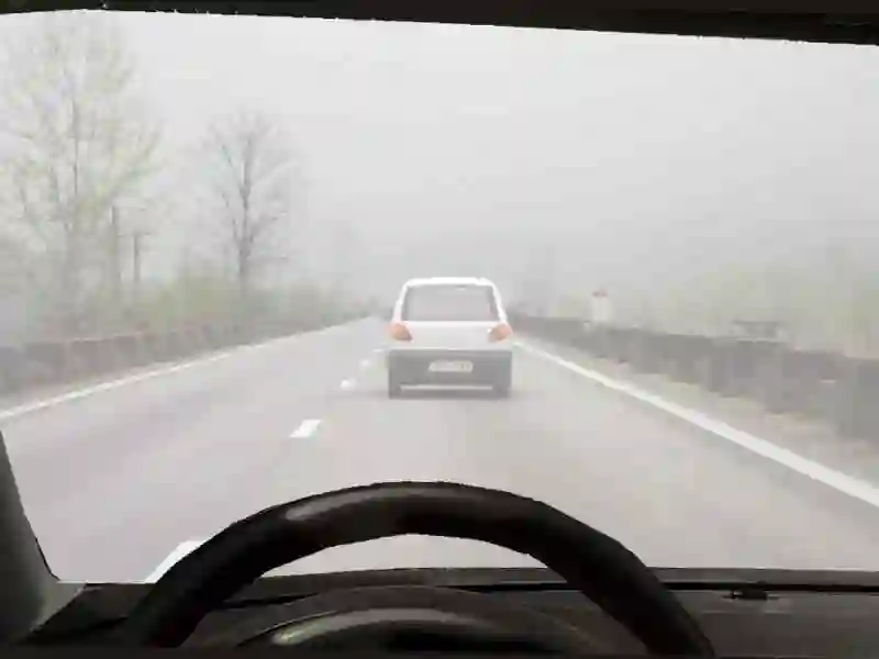 În această situație, pe lângă luminile de întâlnire trebuie să folosiți: