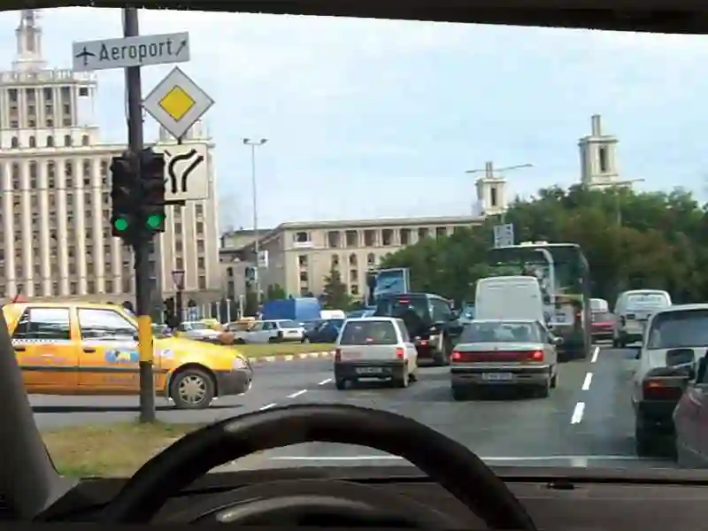 Vă puteţi apropia de vehiculul din faţă?
